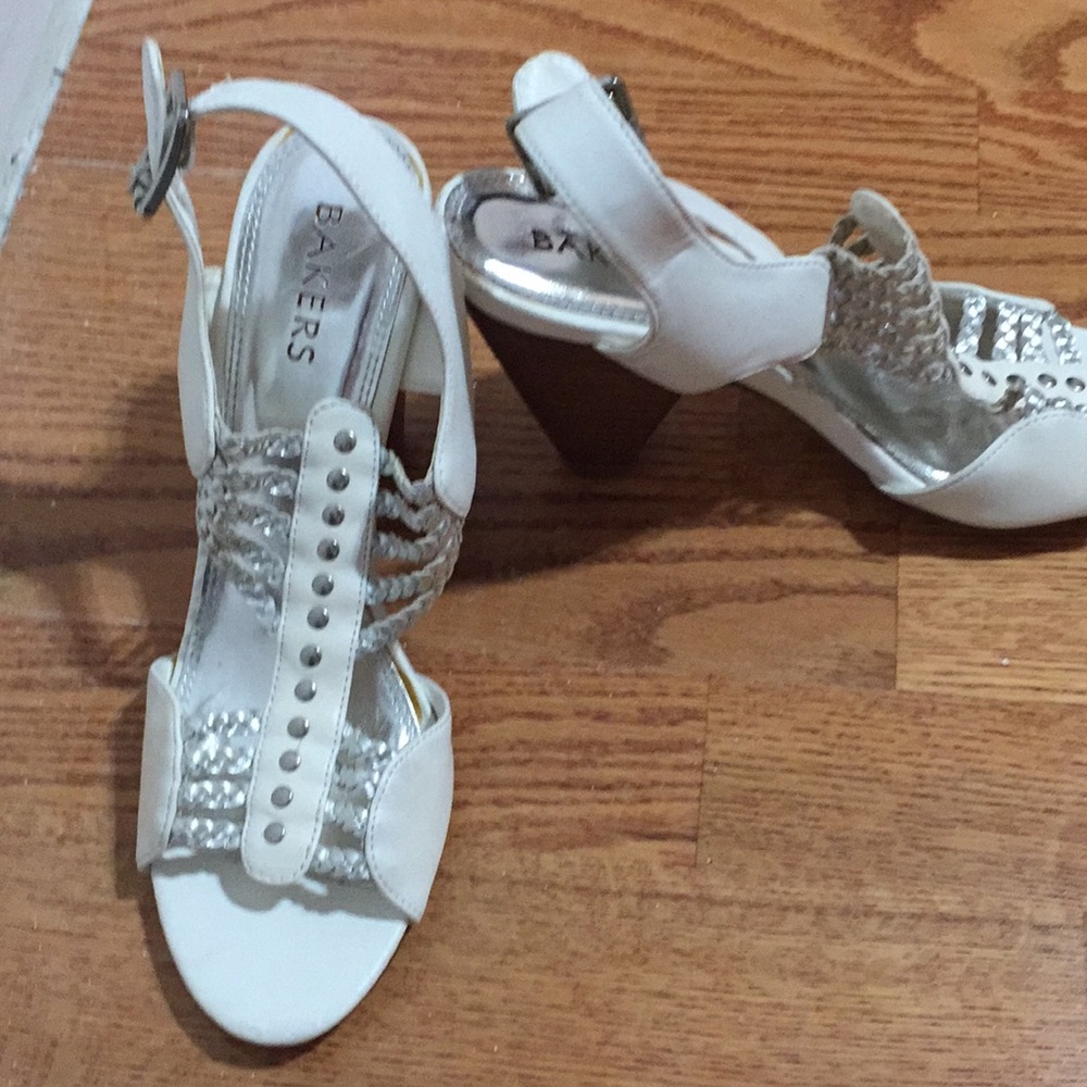 Back strap with open toe and heel
